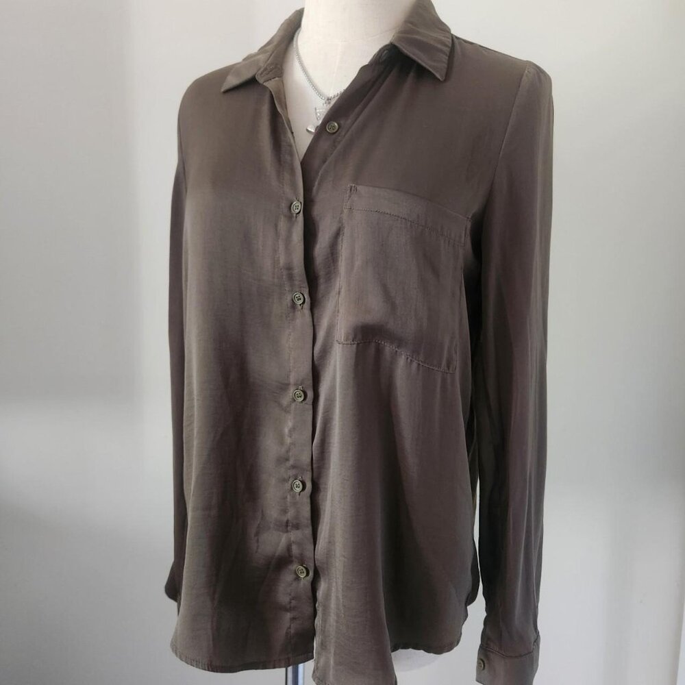 Forever 21 Olive/Khaki Green Long Sleeve Button-Up Blouse. Size Small.